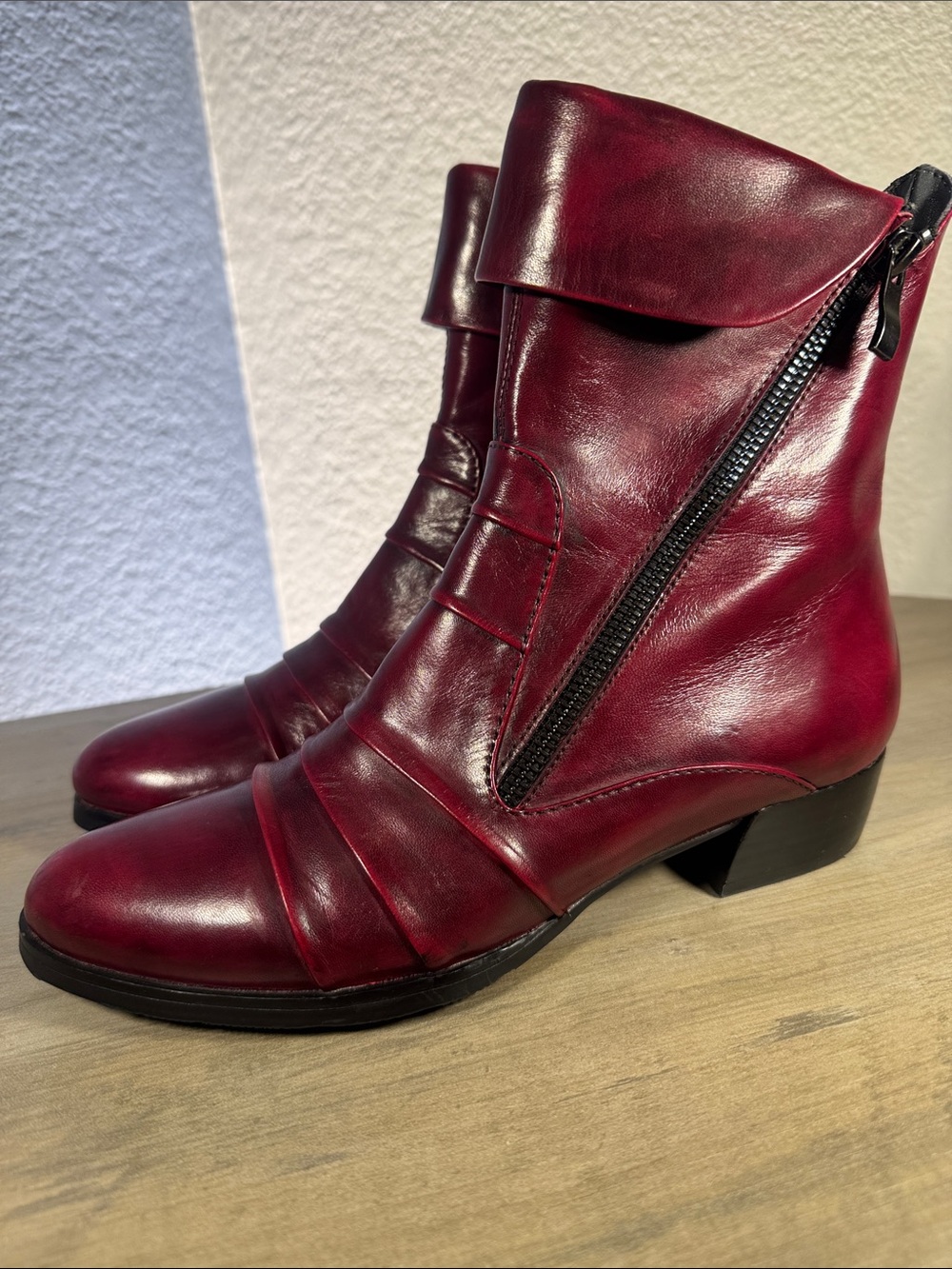 Vintage Everybody by BZ Moda Leather boots Artsy Y2K Boutique NWOT